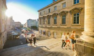 La Ville de Poitiers recherche un ou plusieurs occupants du domaine public pour exploiter un café-restaurant et gérer une activité hôtelière dans l'enceinte du Palais.